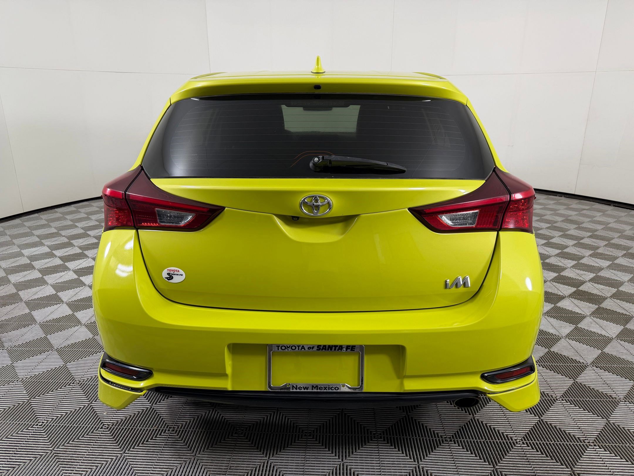 Used 2018 Toyota Corolla iM w/ Carpet Mat Package (TMS) FWD image 9