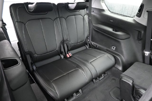 Used 2023 Jeep Grand Cherokee L Limited AWD/4WD image 9