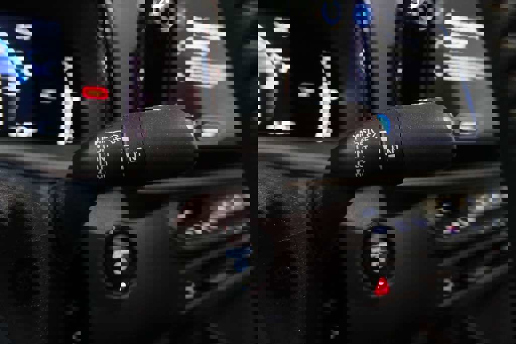 Used 2025 Toyota Camry SE image 39