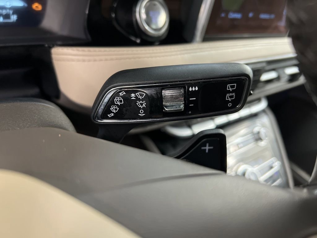 Used 2021 Lincoln Corsair Reserve w/ Equipment Group 201A image 21