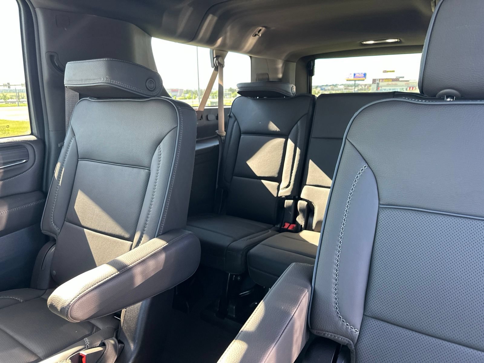 Used 2024 GMC Yukon XL Denali AWD/4WD image 30