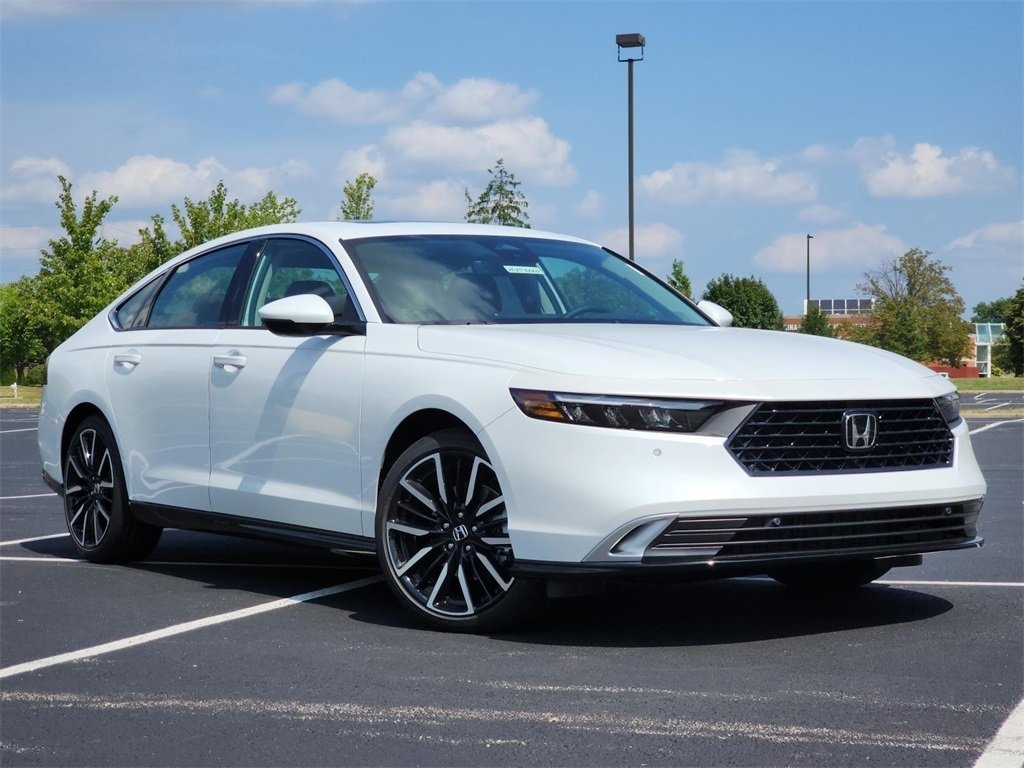 Used 2025 Honda Accord Touring image 2