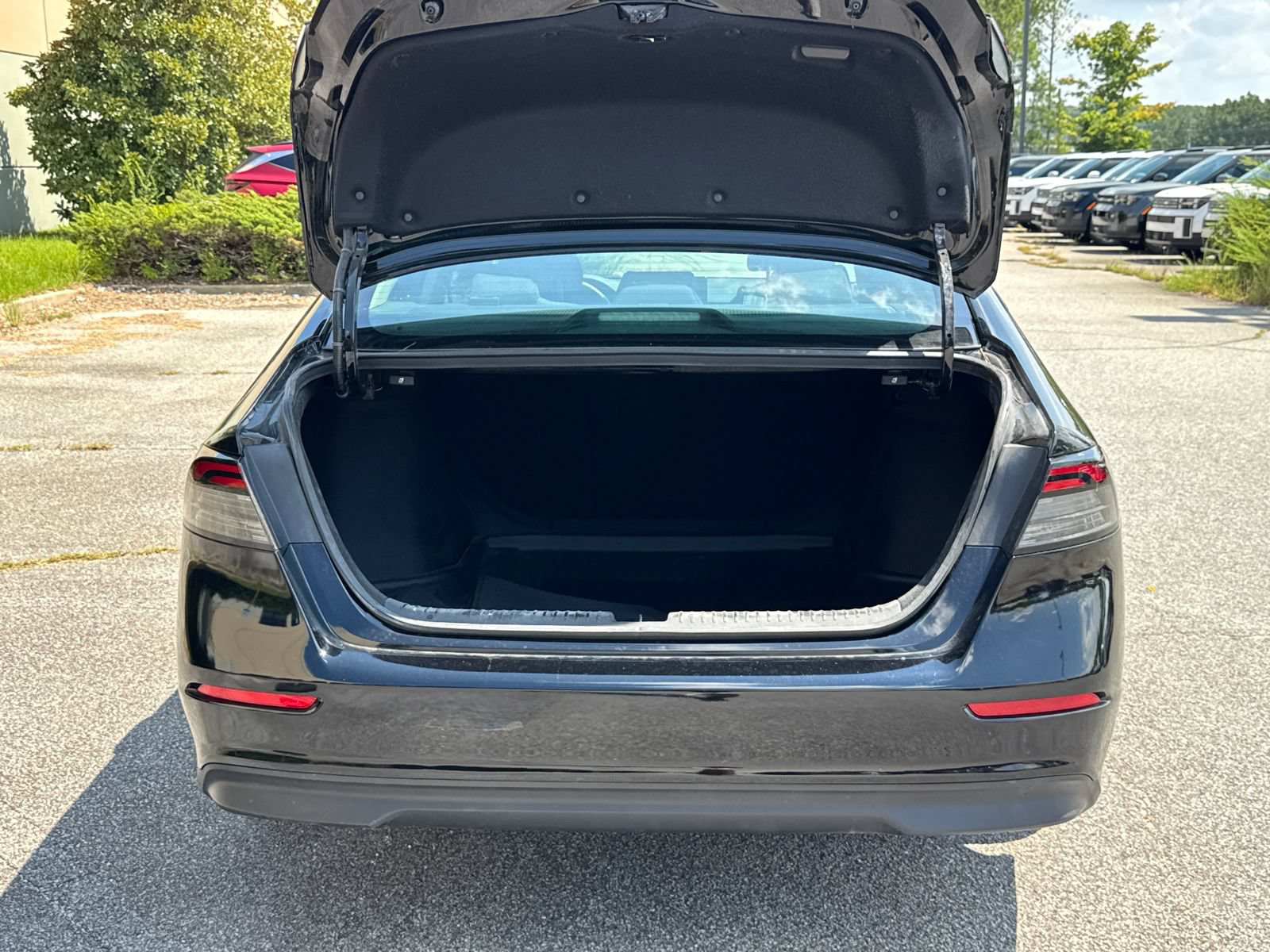 Used 2025 Honda Accord SE image 18
