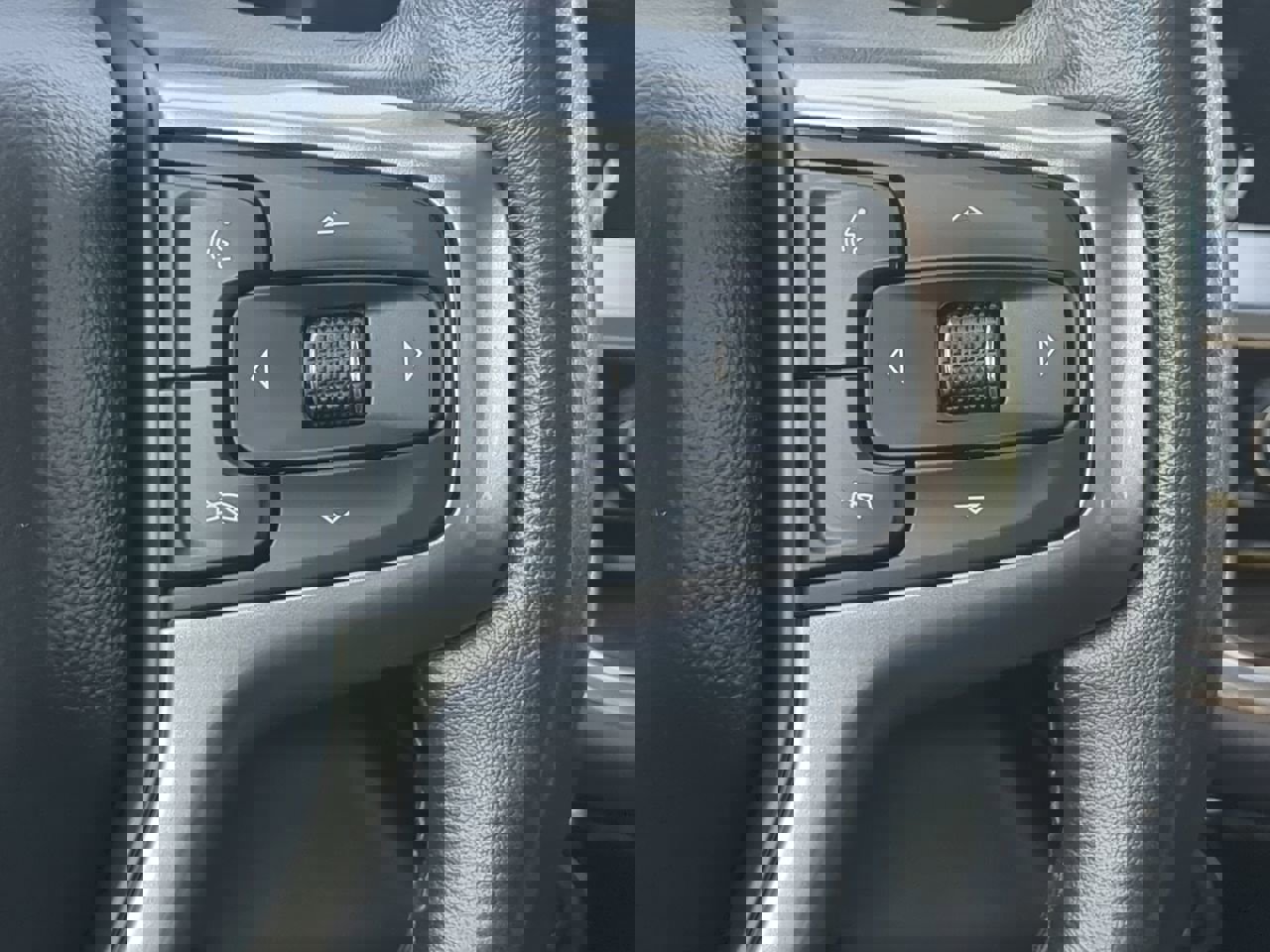 Used 2022 Chevrolet Silverado 1500 LT w/ Protection Package AWD/4WD image 24