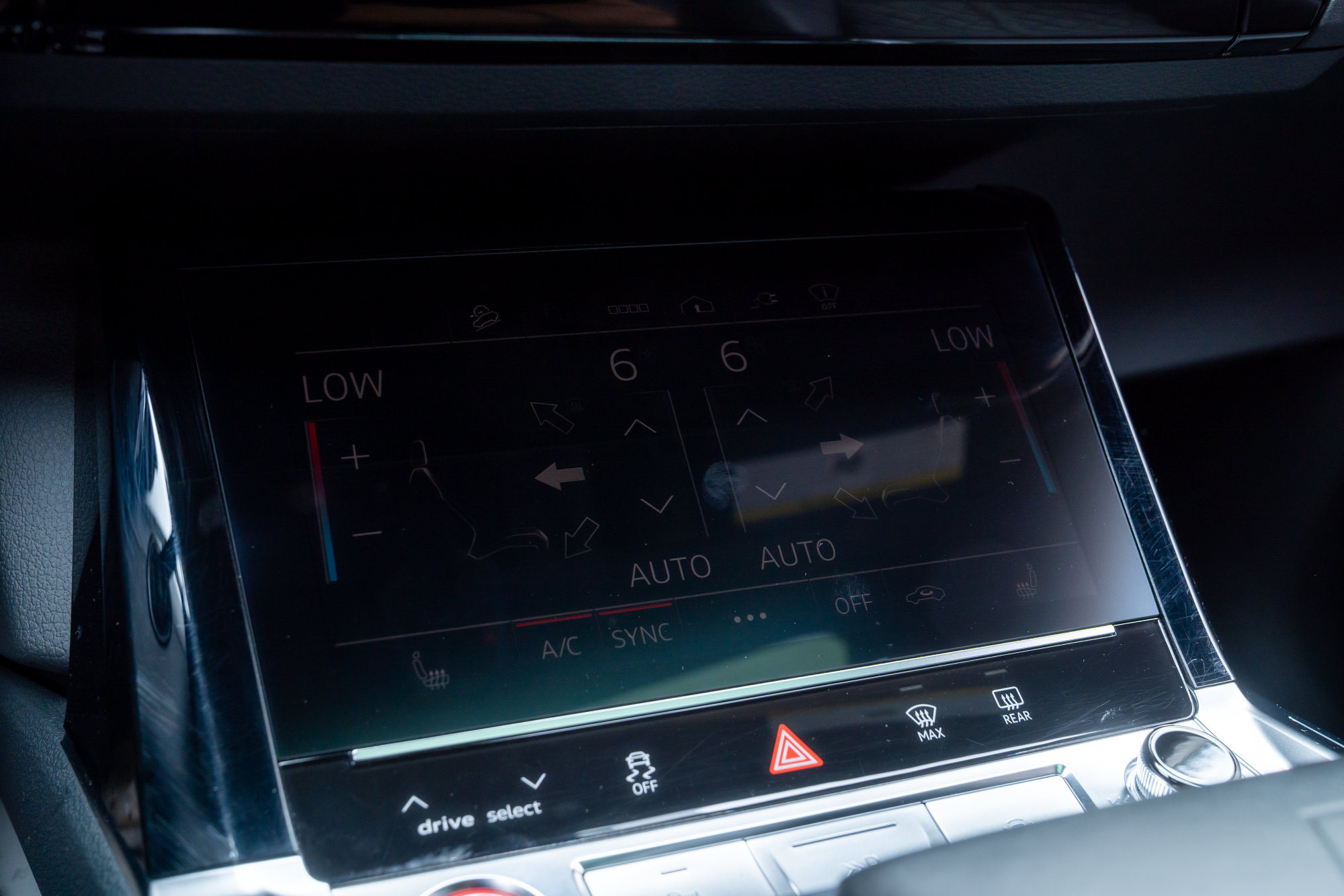 Used 2024 Audi SQ8 e-tron Prestige w/ Prestige Package AWD/4WD image 15