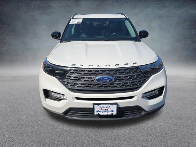 Used 2024 Ford Explorer XLT w/ Equipment Group 202A AWD/4WD image 2