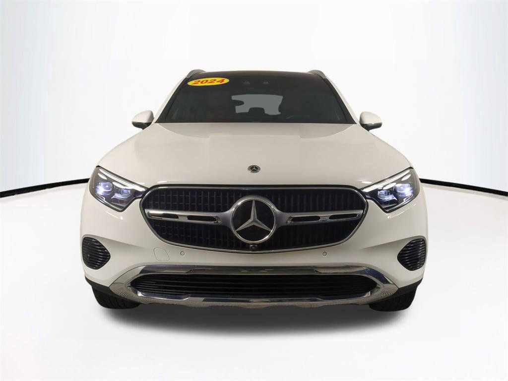 Used 2024 Mercedes-Benz GLC 300 4MATIC image 3