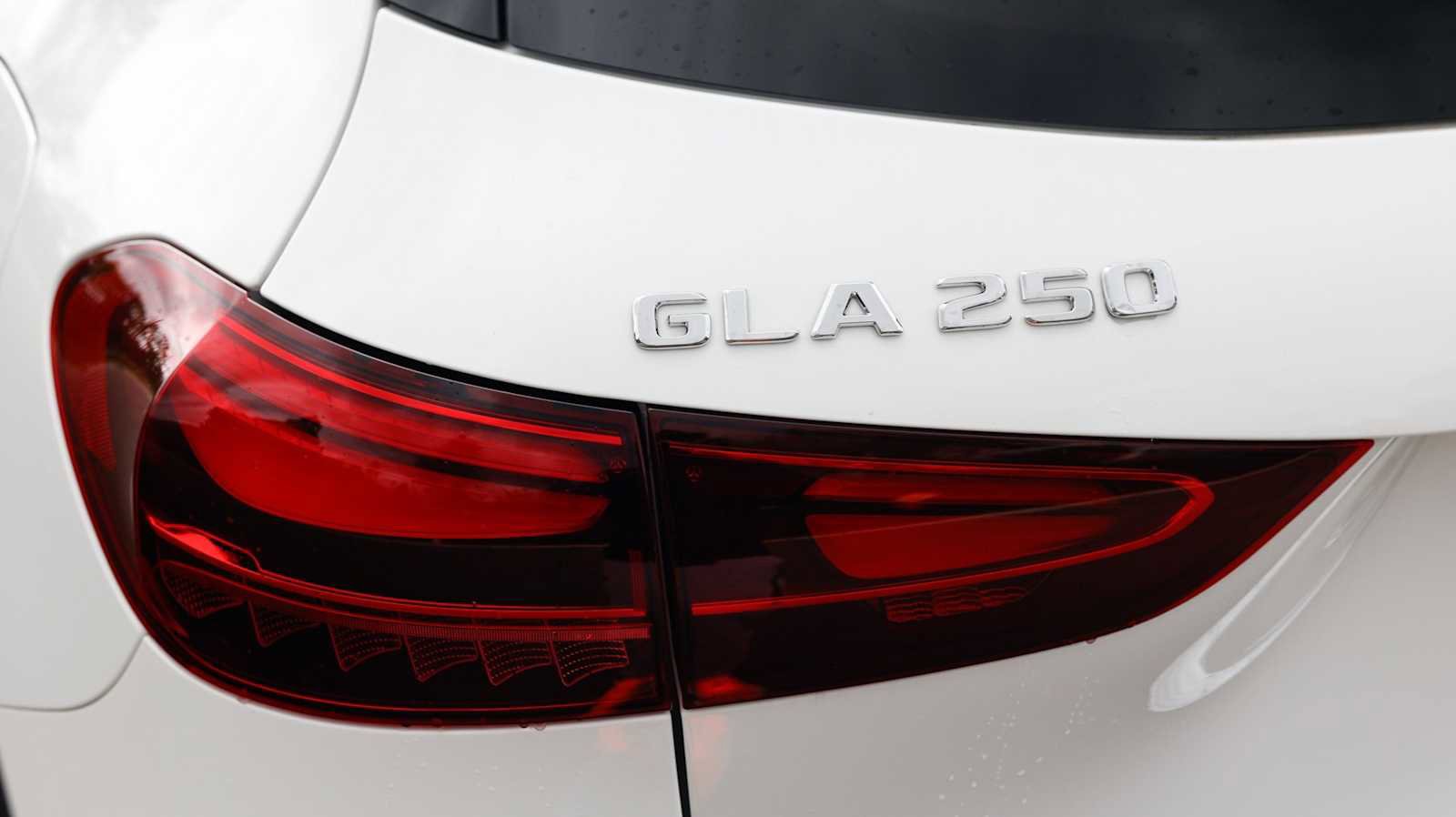 Used 2025 Mercedes-Benz GLA 250 4MATIC image 17