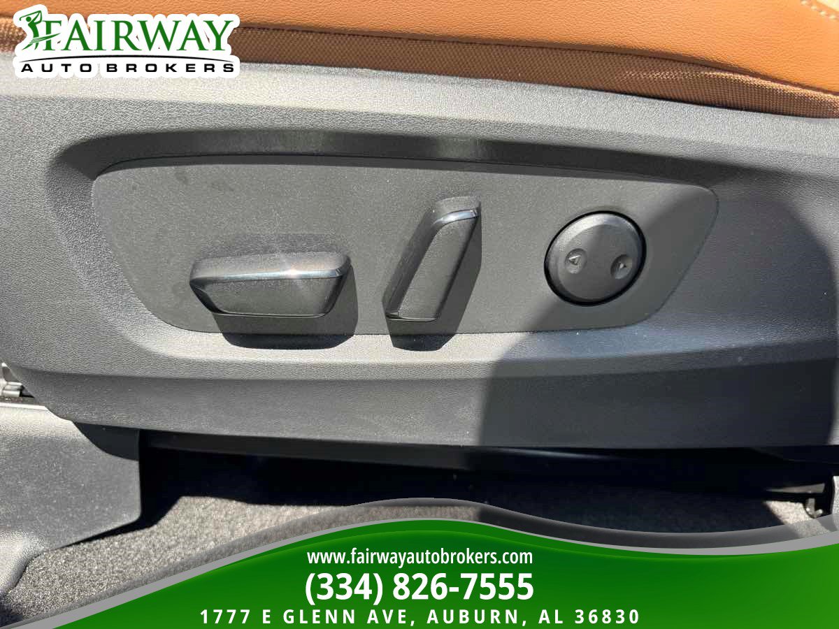 Used 2026 Nissan Pathfinder Platinum w/ Cargo Package FWD image 17