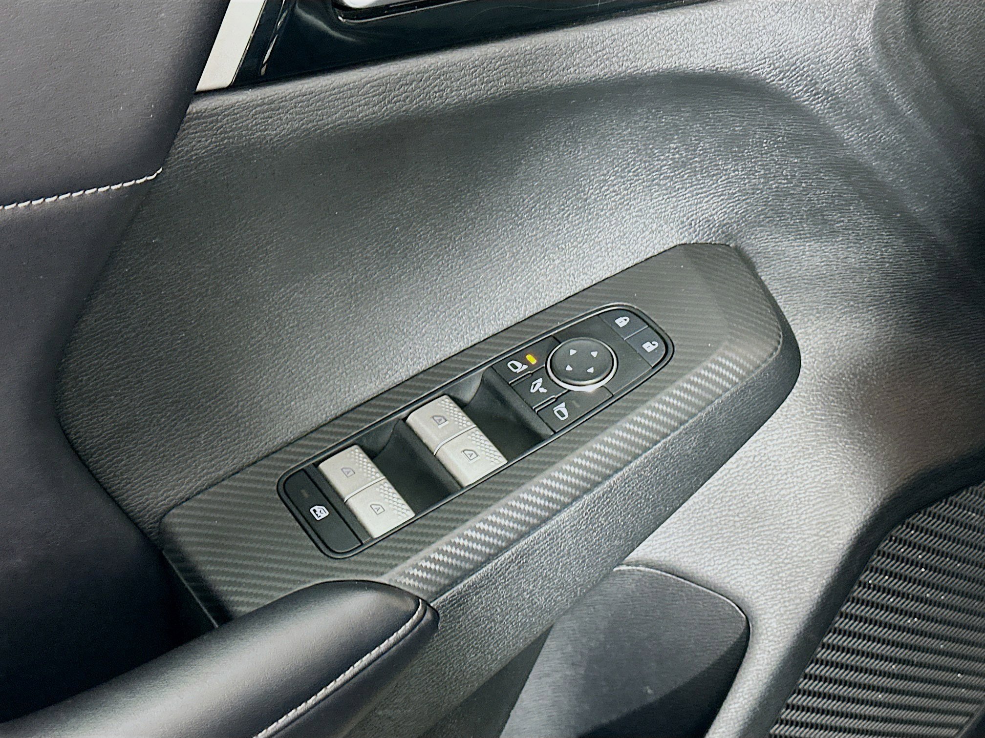 Used 2024 Mitsubishi Outlander SE image 15