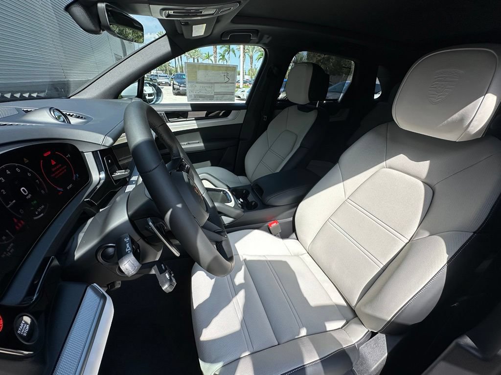 Used 2026 Porsche Cayenne E-Hybrid AWD/4WD image 5