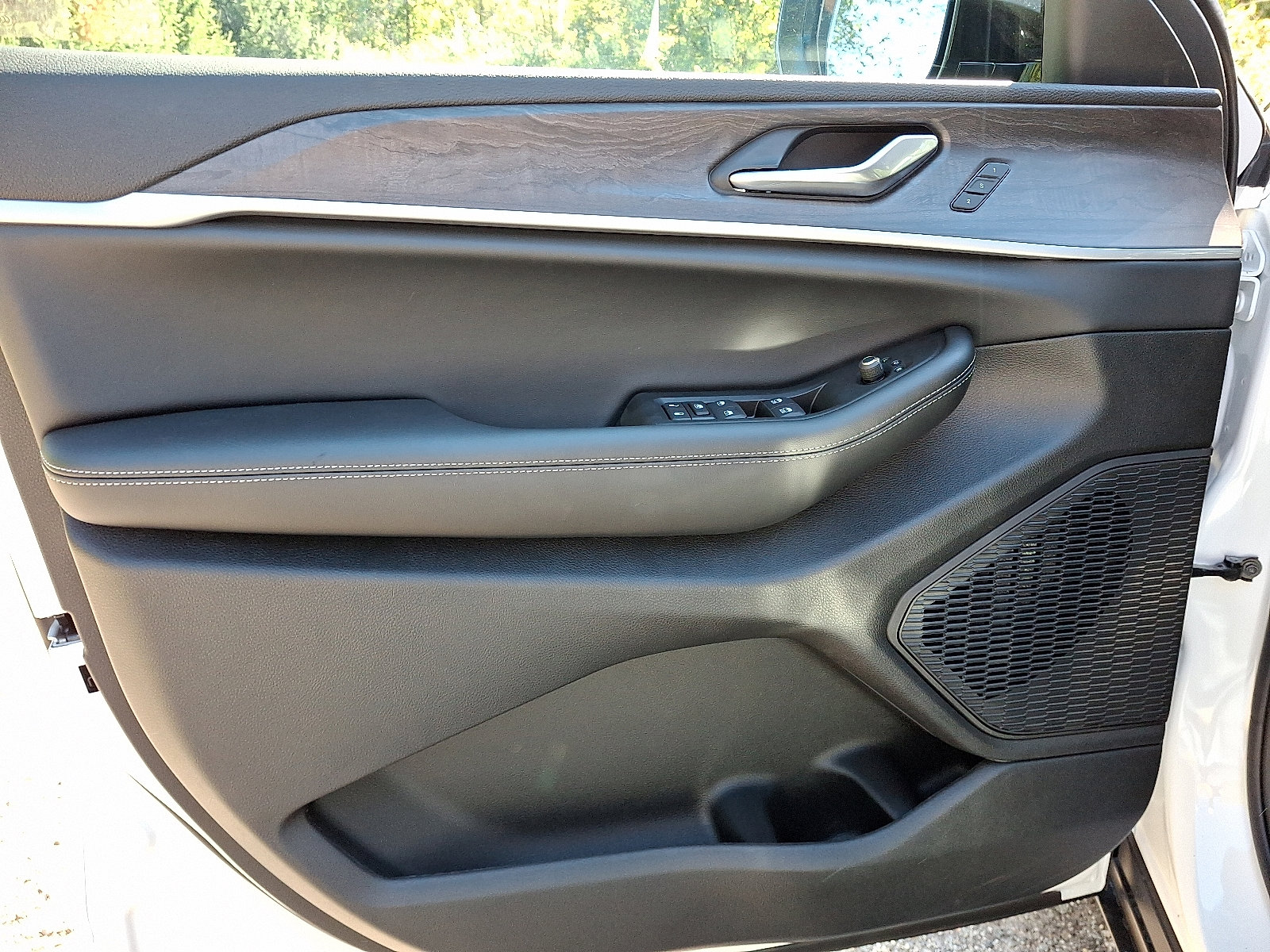 New 2025 Jeep Grand Cherokee Limited image 8