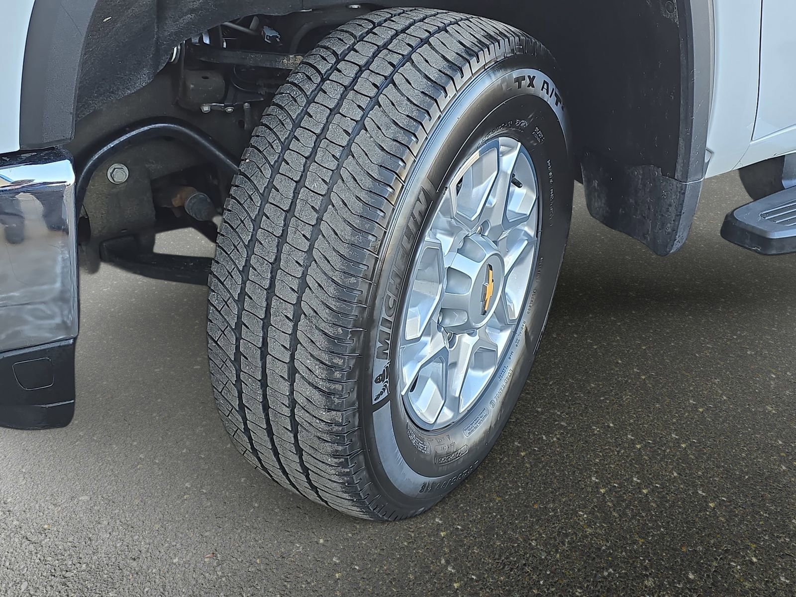 Used 2025 Chevrolet Silverado 2500 LTZ w/ LTZ Convenience Package image 33