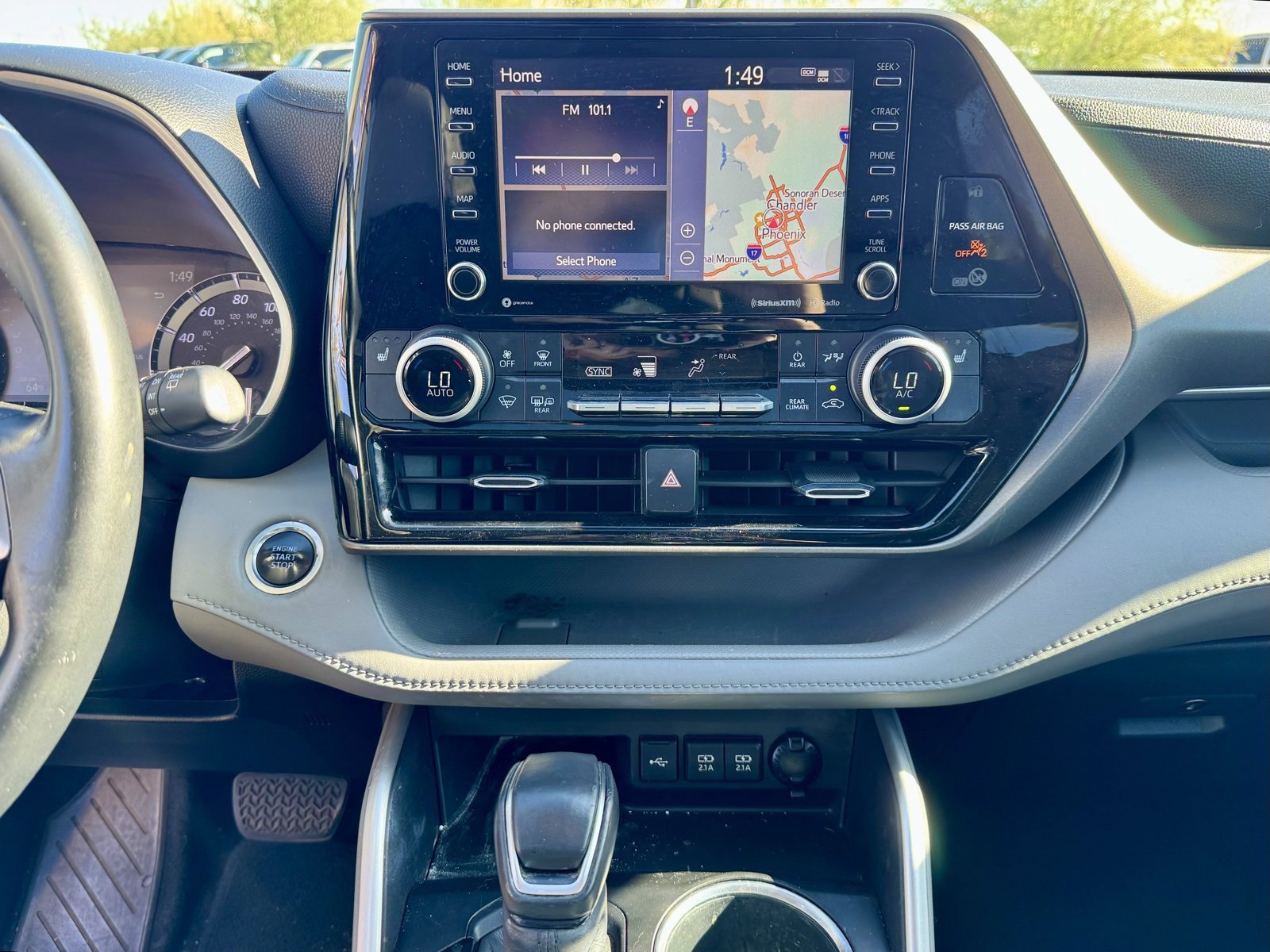 Used 2020 Toyota Highlander XLE image 25