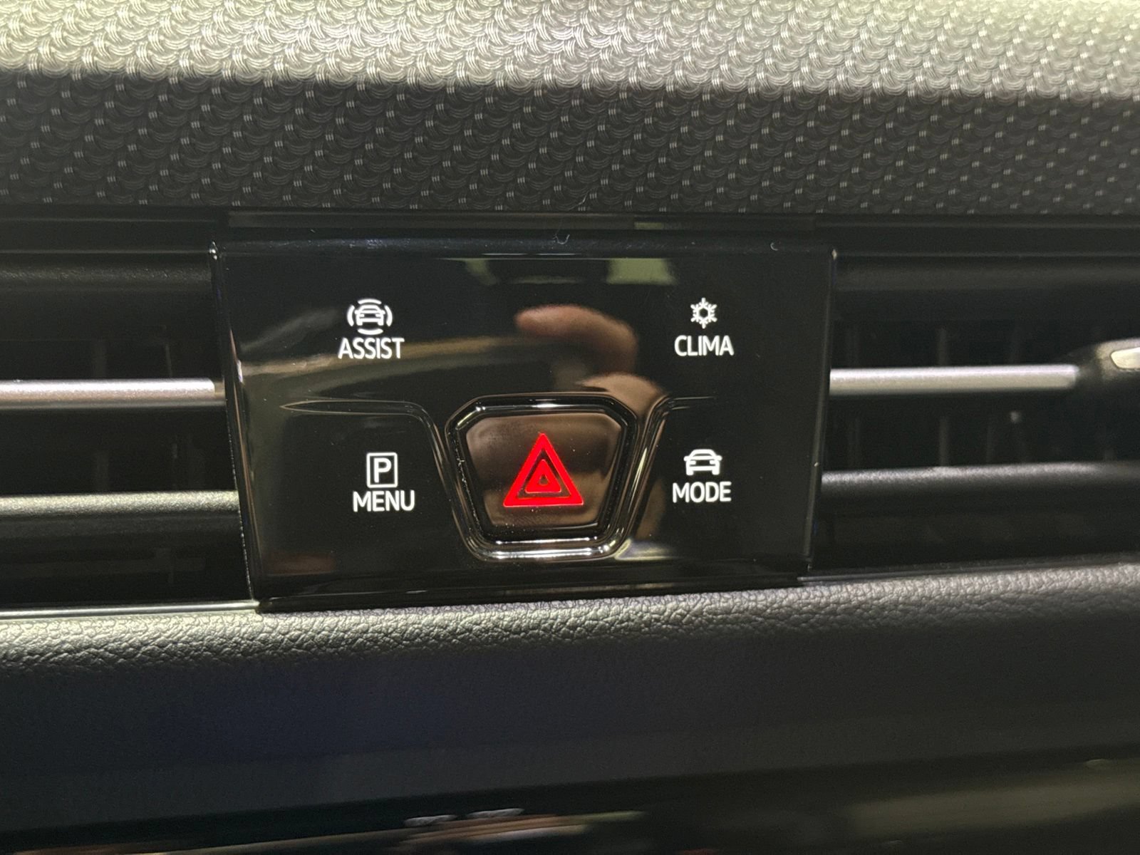 Used 2024 Volkswagen Golf R AWD/4WD image 29
