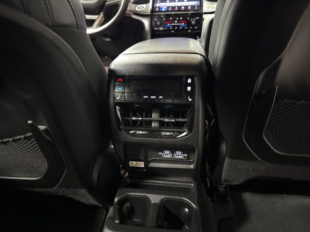 Used 2024 Jeep Grand Cherokee L Limited w/ Luxury Tech Group II image 16