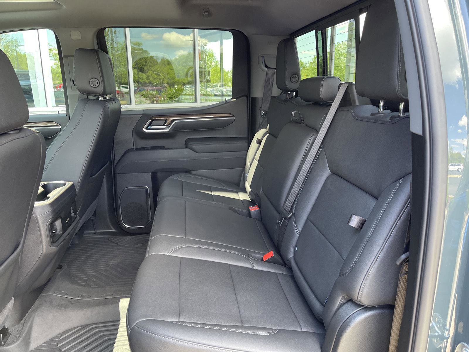 Used 2025 Chevrolet Silverado 1500 LT Trail Boss w/ Convenience Package II AWD/4WD image 41