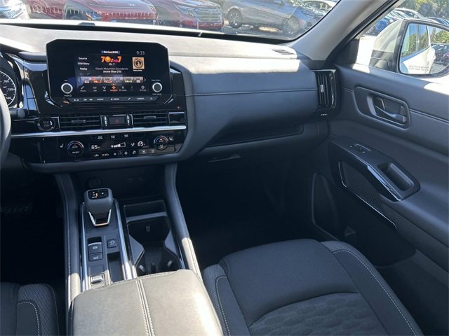Used 2025 Nissan Pathfinder SV image 18