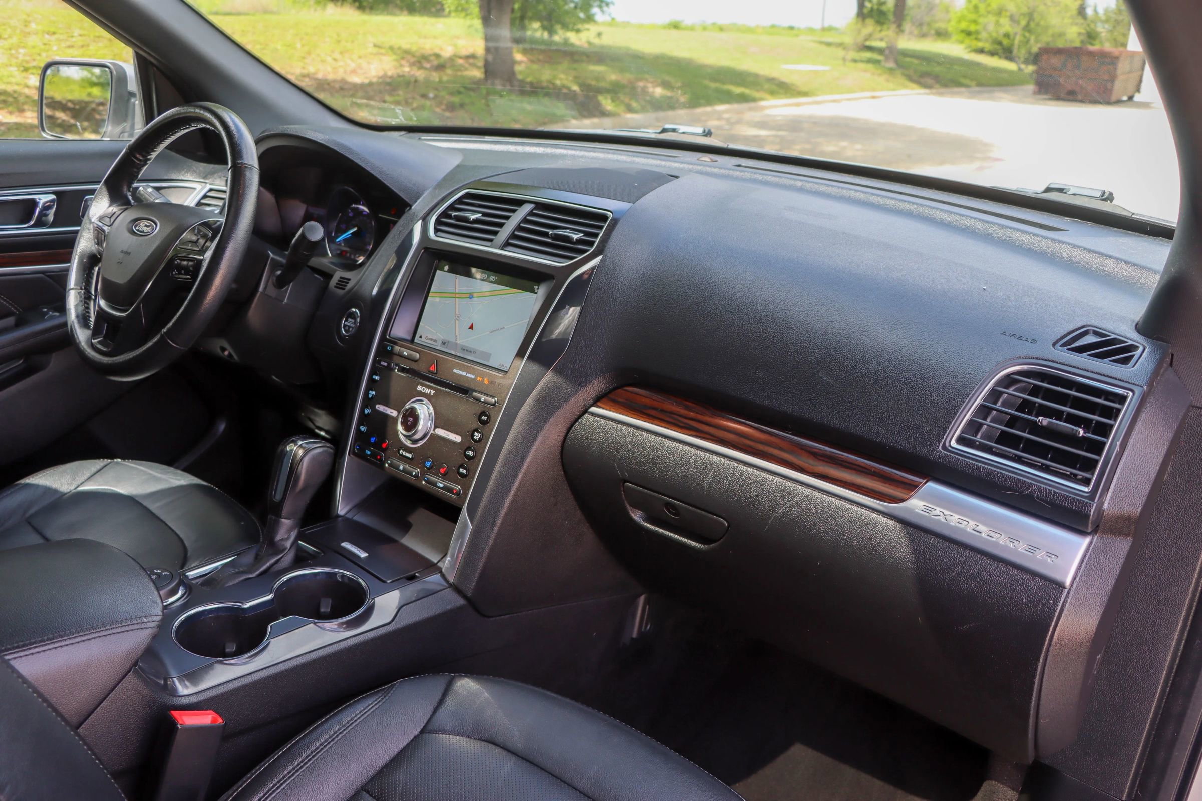 Used 2018 Ford Explorer Limited w/ Ford Safe & Smart Package AWD/4WD image 27