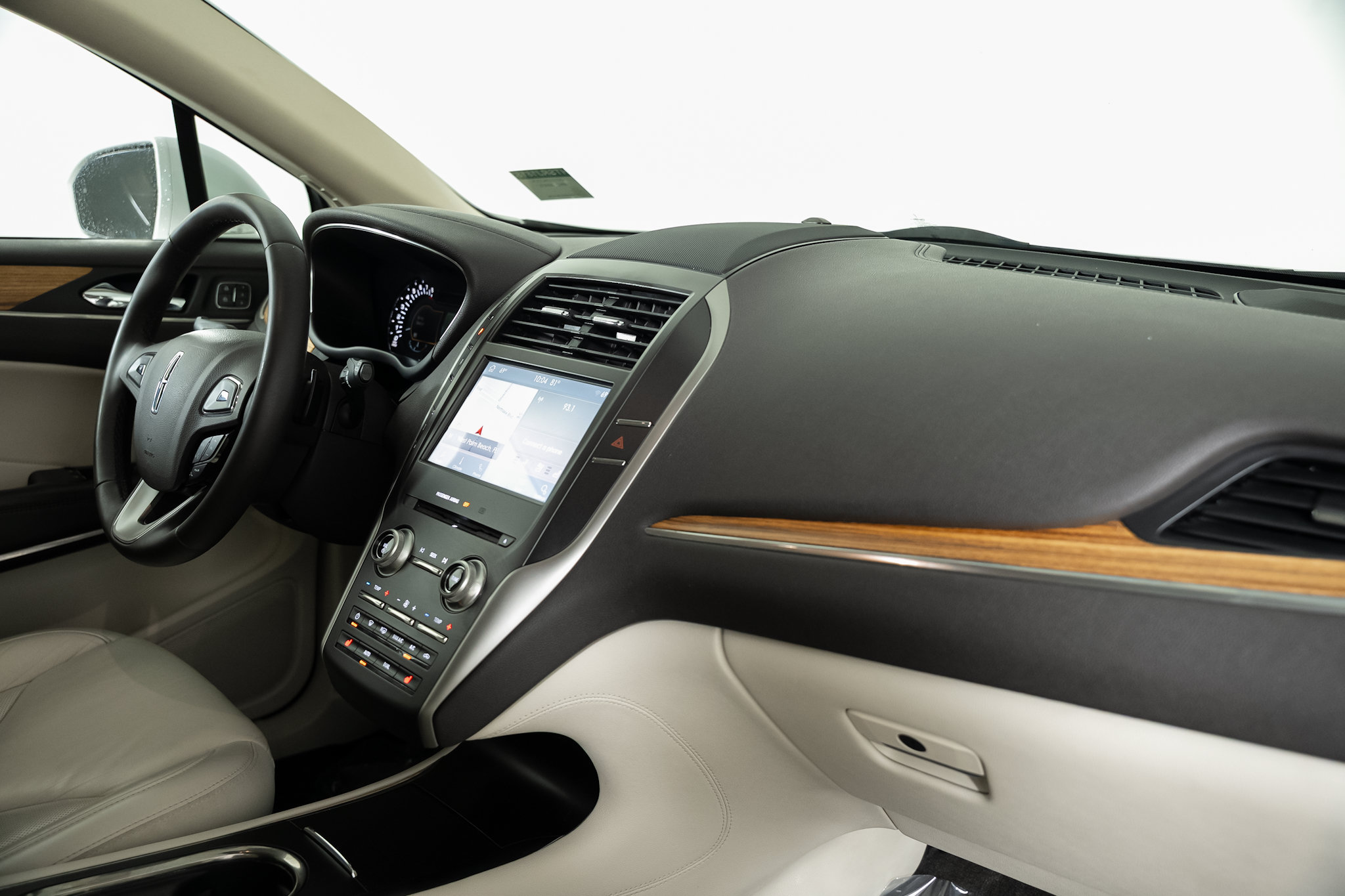 Used 2015 Lincoln MKC FWD w/ Equipment Group 101A Select image 37