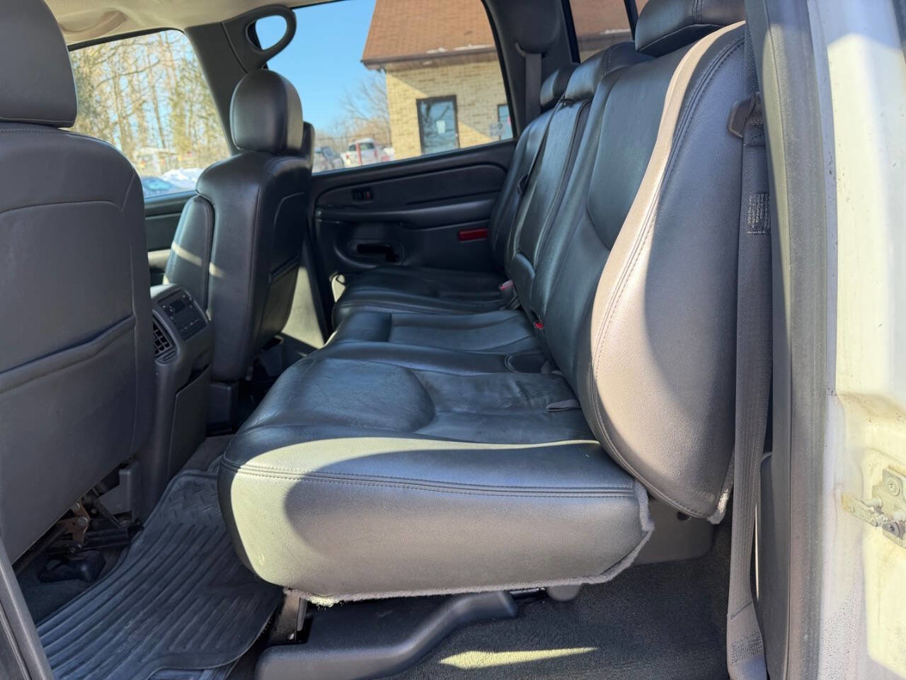 Used 2005 Chevrolet Silverado 1500 Z71 4dr Crew Cab 4WD SB w/ Safe And Sound Package image 10