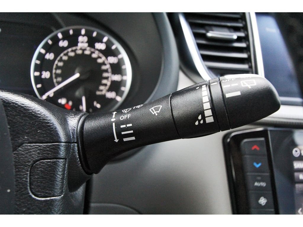 Used 2023 INFINITI QX50 Luxe FWD image 17