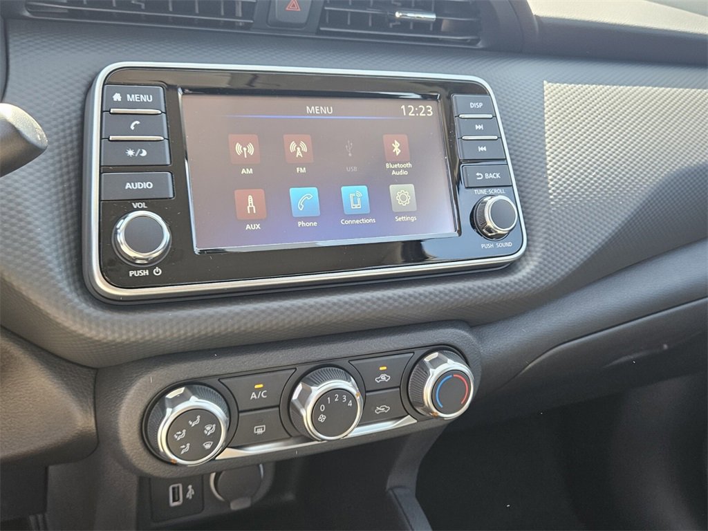 New 2025 Nissan Kicks Play S image 19