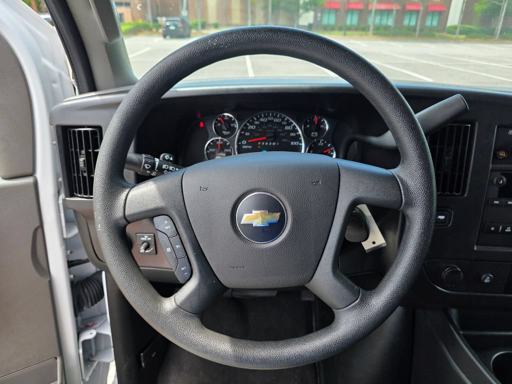 Used 2025 Chevrolet Express 3500 LT w/ LT Preferred Equipment Group RWD image 21