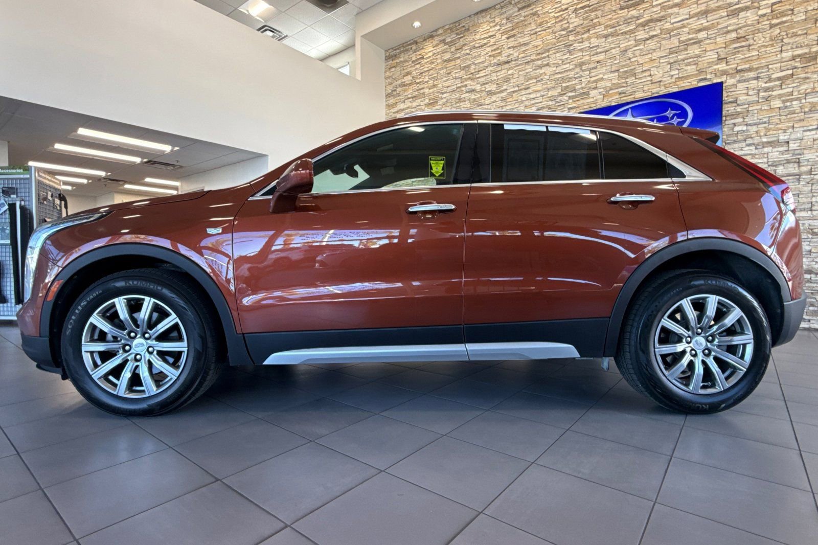 Used 2019 Cadillac XT4 Premium Luxury image 2