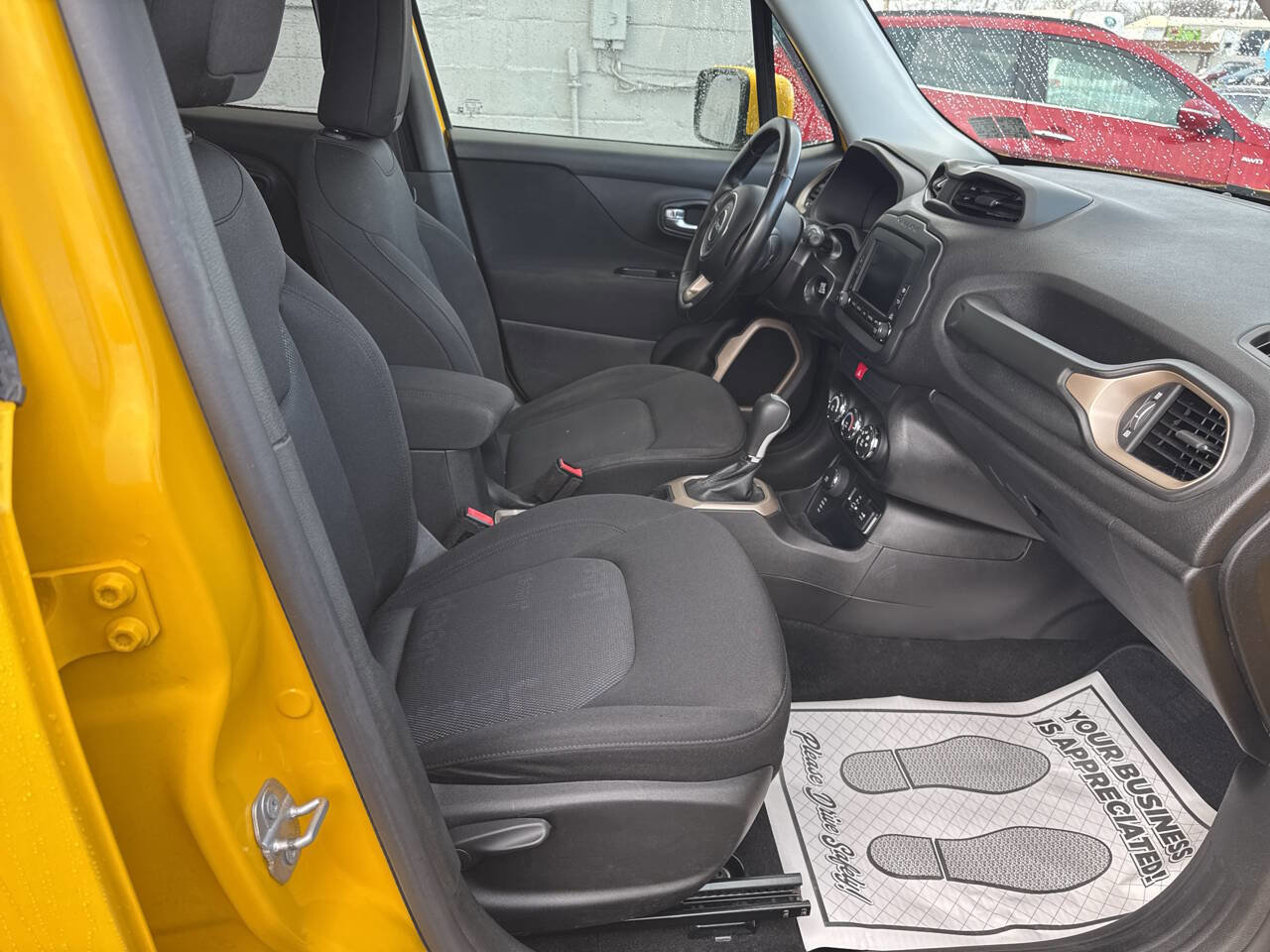 Used 2017 Jeep Renegade Latitude image 23