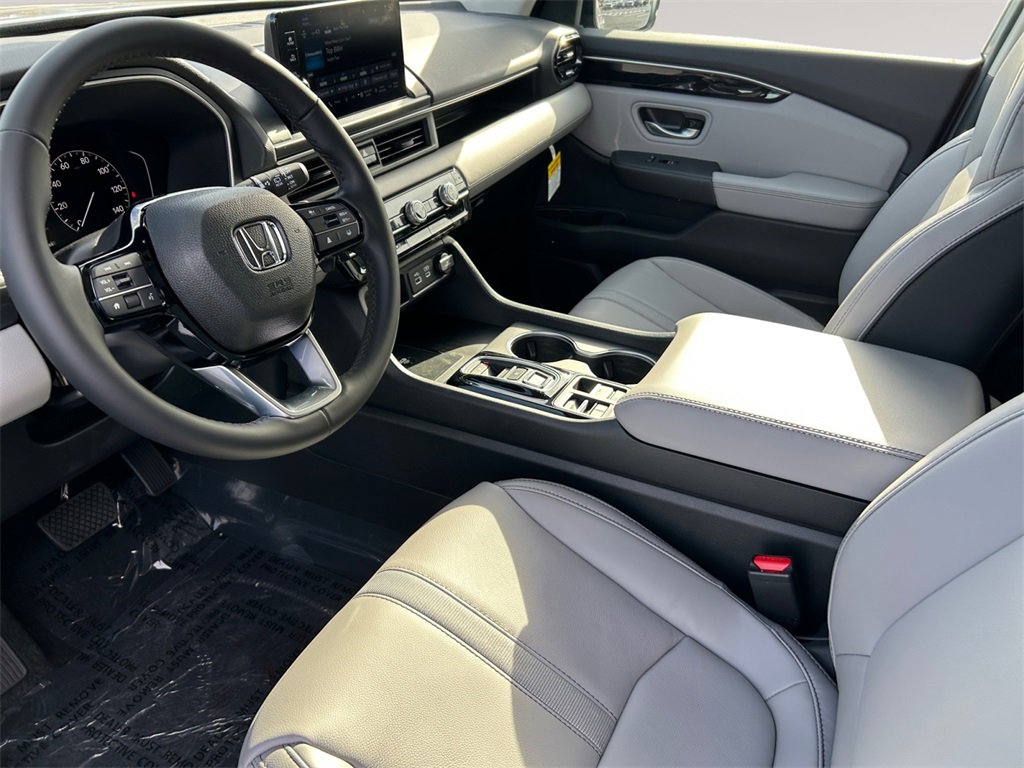 New 2025 Honda Pilot Touring image 10
