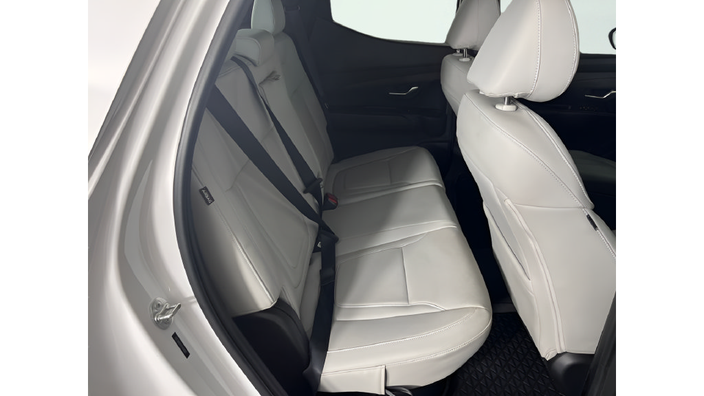Used 2025 Hyundai Santa Cruz SEL FWD image 14