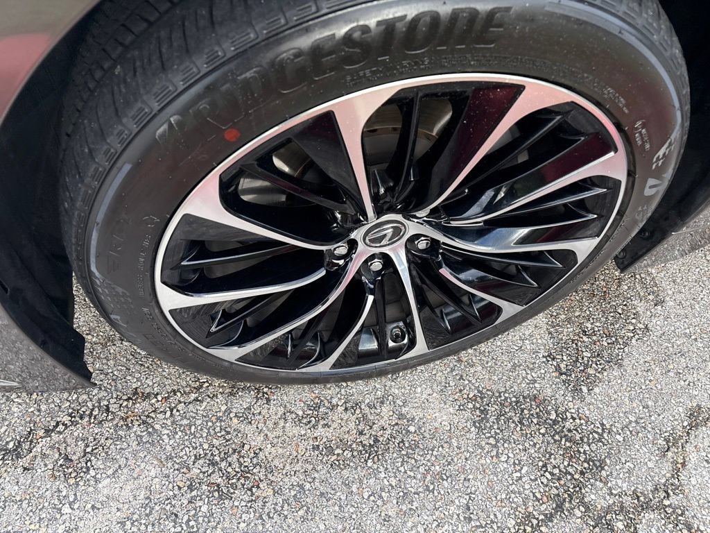 Used 2023 Lexus LS 500 w/ Luxury Package RWD image 9