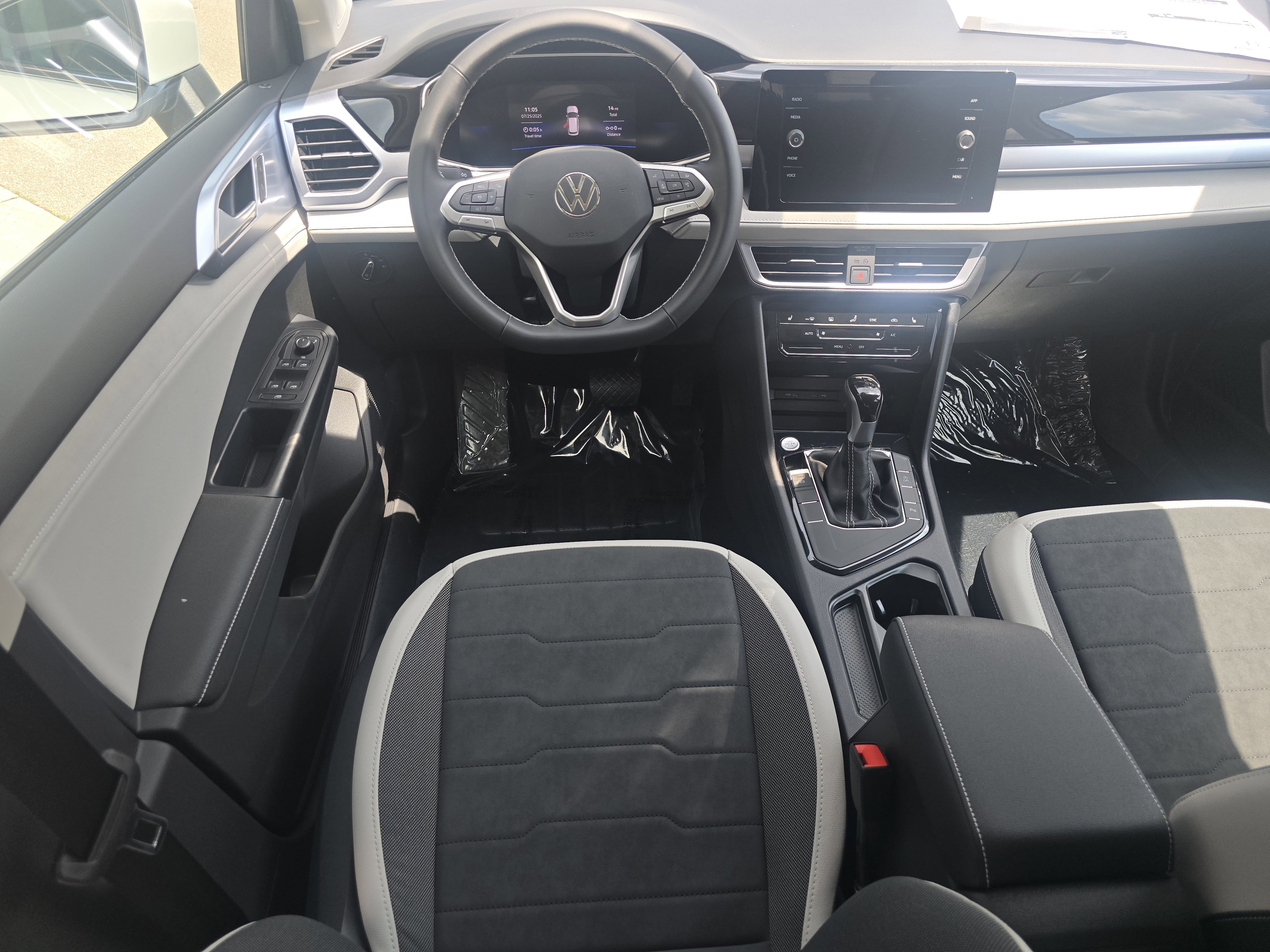 New 2025 Volkswagen Taos SE image 23