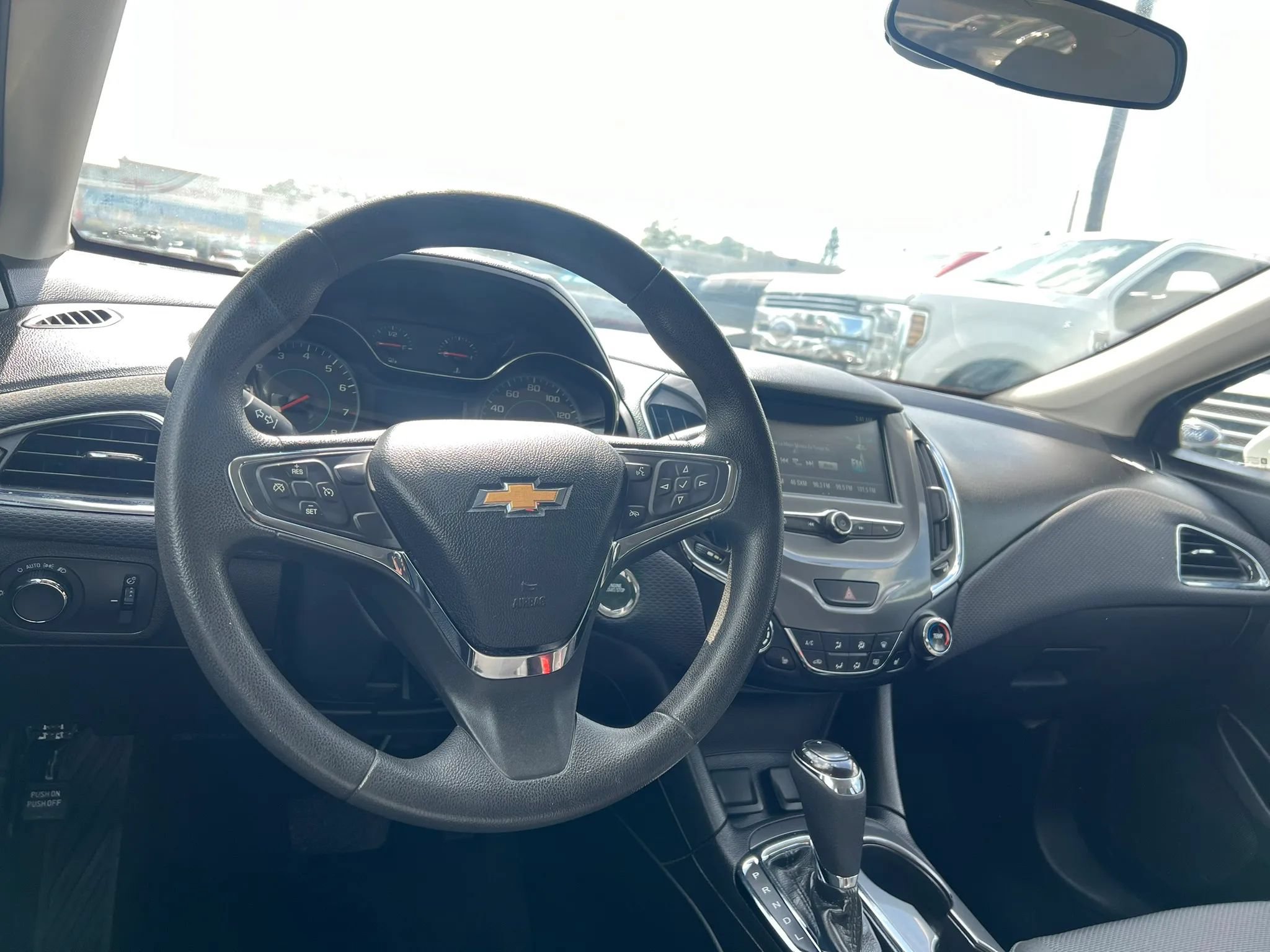 Used 2018 Chevrolet Cruze LT w/ Convenience Package FWD image 13