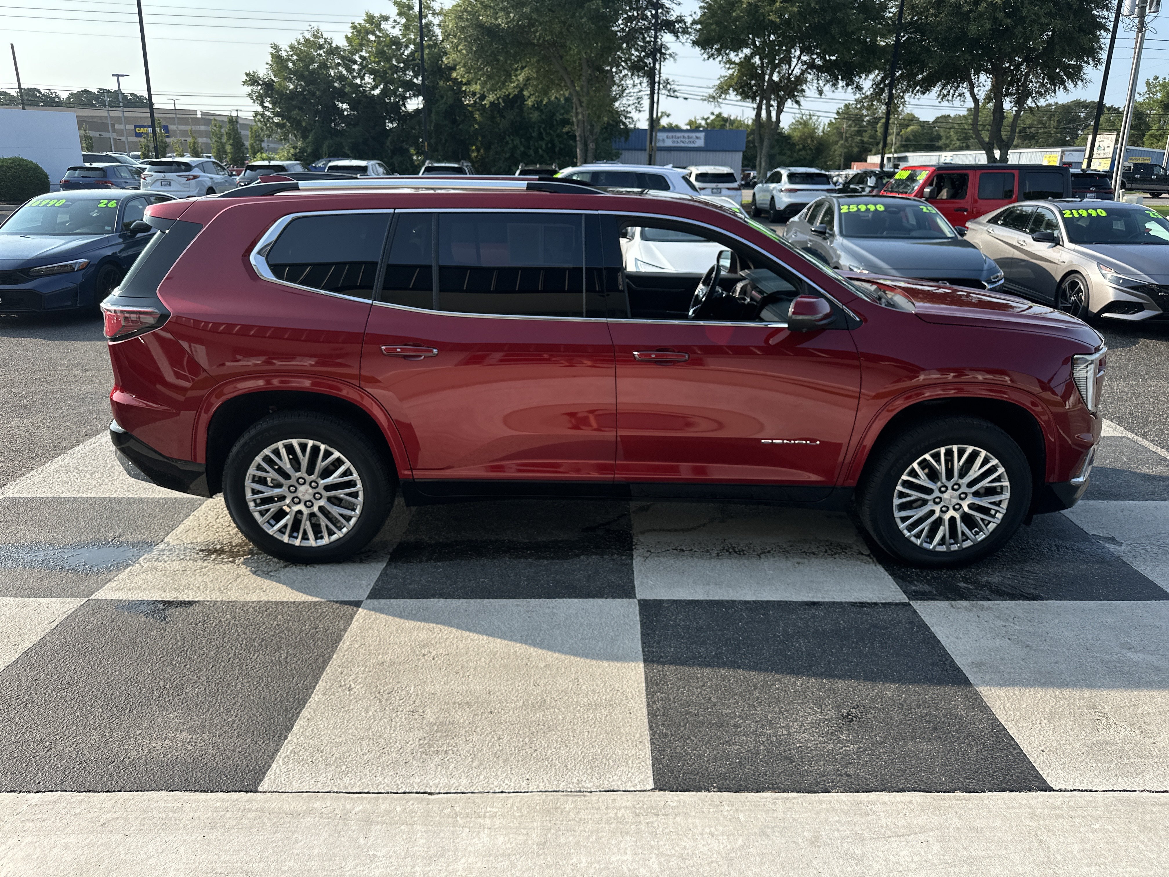 Used 2024 GMC Acadia Denali AWD/4WD image 3