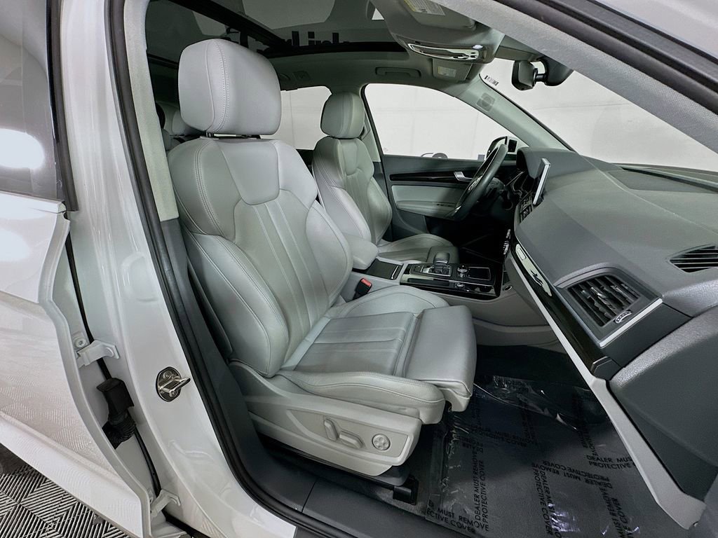 Used 2019 Audi Q5 Prestige w/ Premium Plus Package AWD/4WD image 35