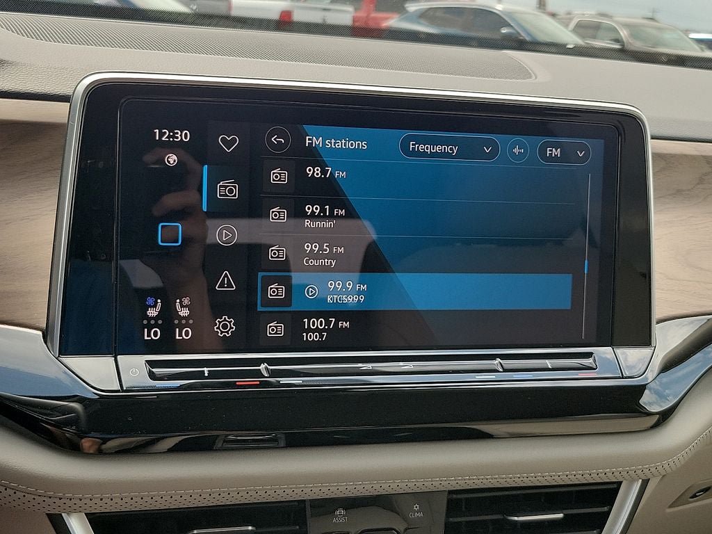 Used 2025 Volkswagen Atlas SE AWD/4WD image 16