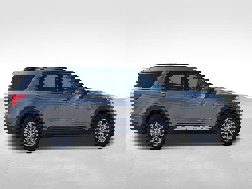 Used 2024 Ford Explorer XLT w/ Equipment Group 202A image 3