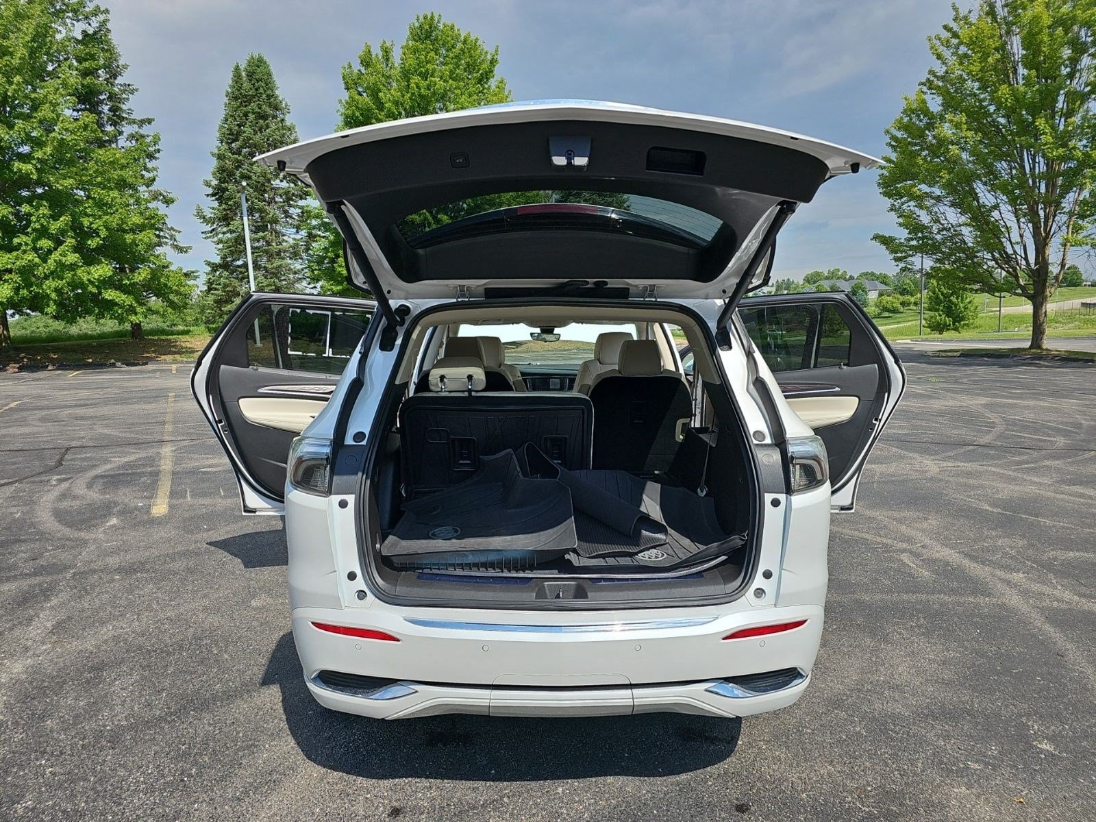 Used 2023 Buick Enclave Avenir w/ Trailering Package, 5000 lbs. AWD/4WD image 29