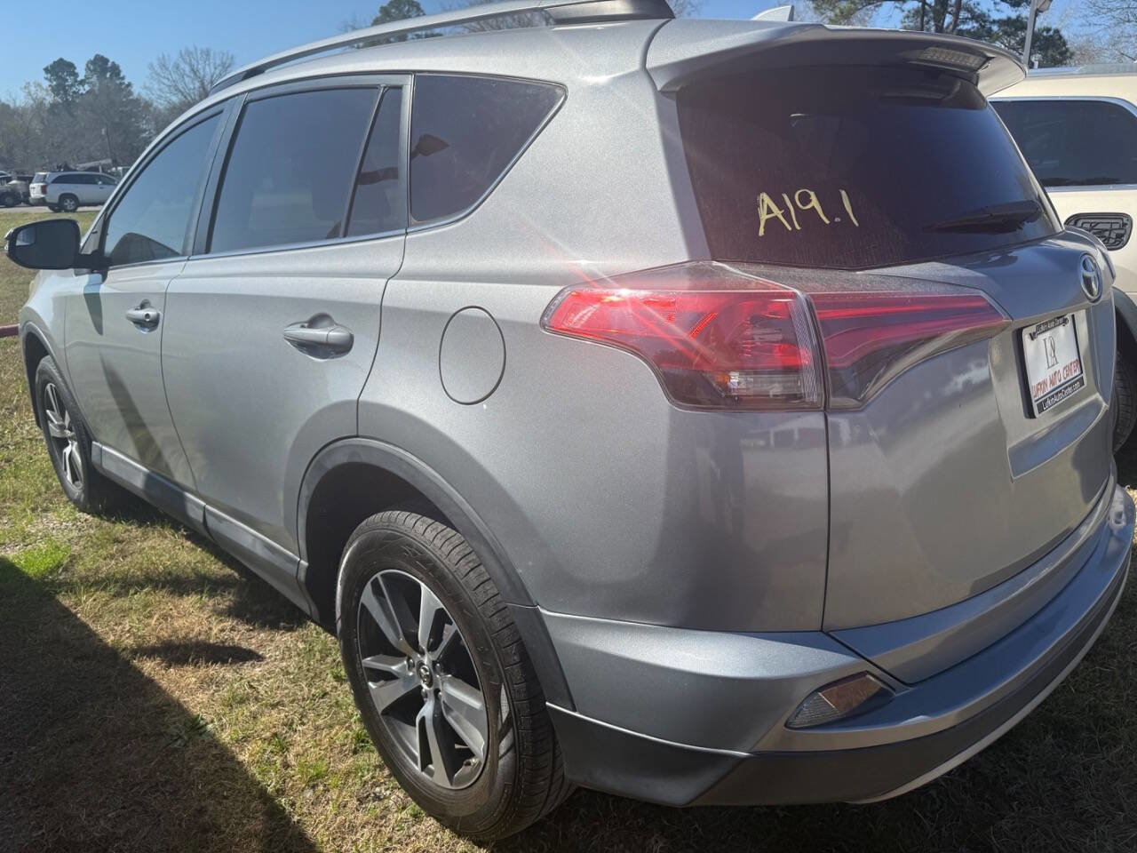 Used 2017 Toyota RAV4 XLE image 3