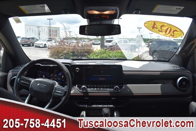 Used 2024 Chevrolet Colorado Z71 w/ Z71 Convenience Package 2 AWD/4WD image 3