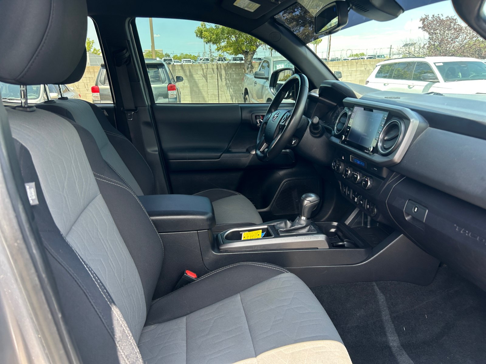 Used 2021 Toyota Tacoma TRD Off-Road w/ Technology Package AWD/4WD image 19