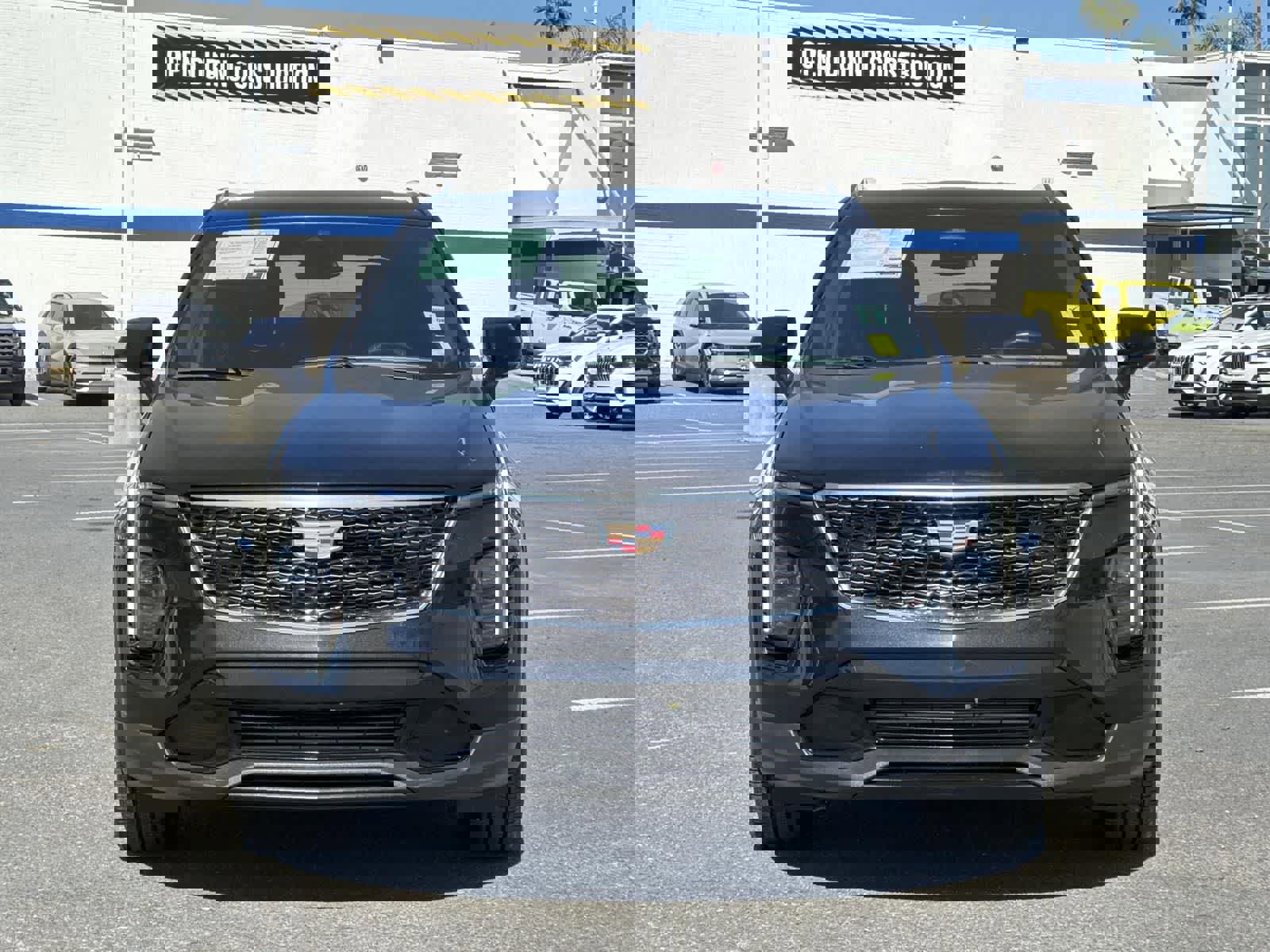 Used 2024 Cadillac XT4 Premium Luxury image 2