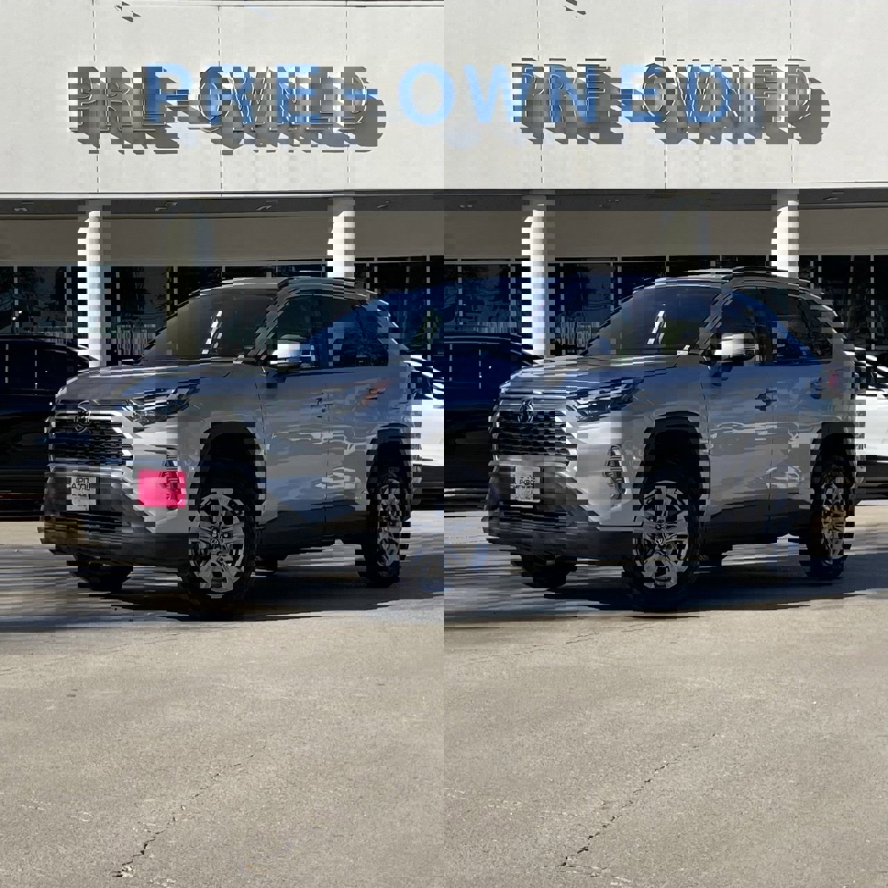 Used 2025 Toyota RAV4 XLE image 1