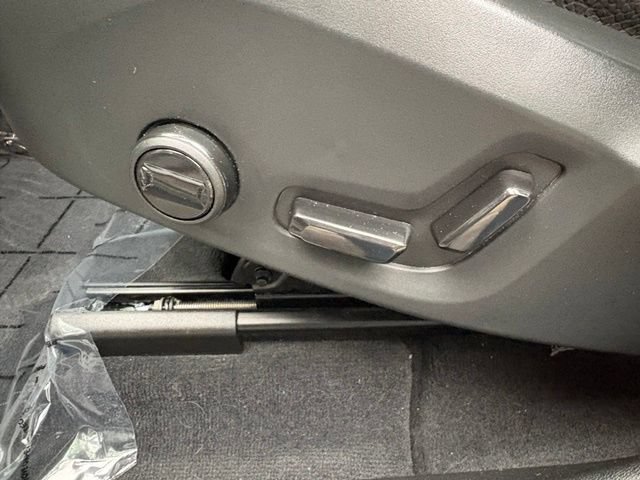 Used 2024 Volvo XC60 B5 Plus w/ Protection Package Premier AWD/4WD image 13