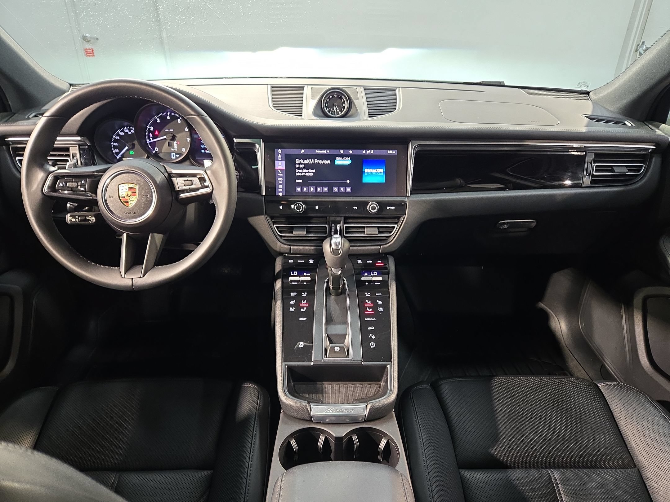 Used 2024 Porsche Macan AWD/4WD image 10