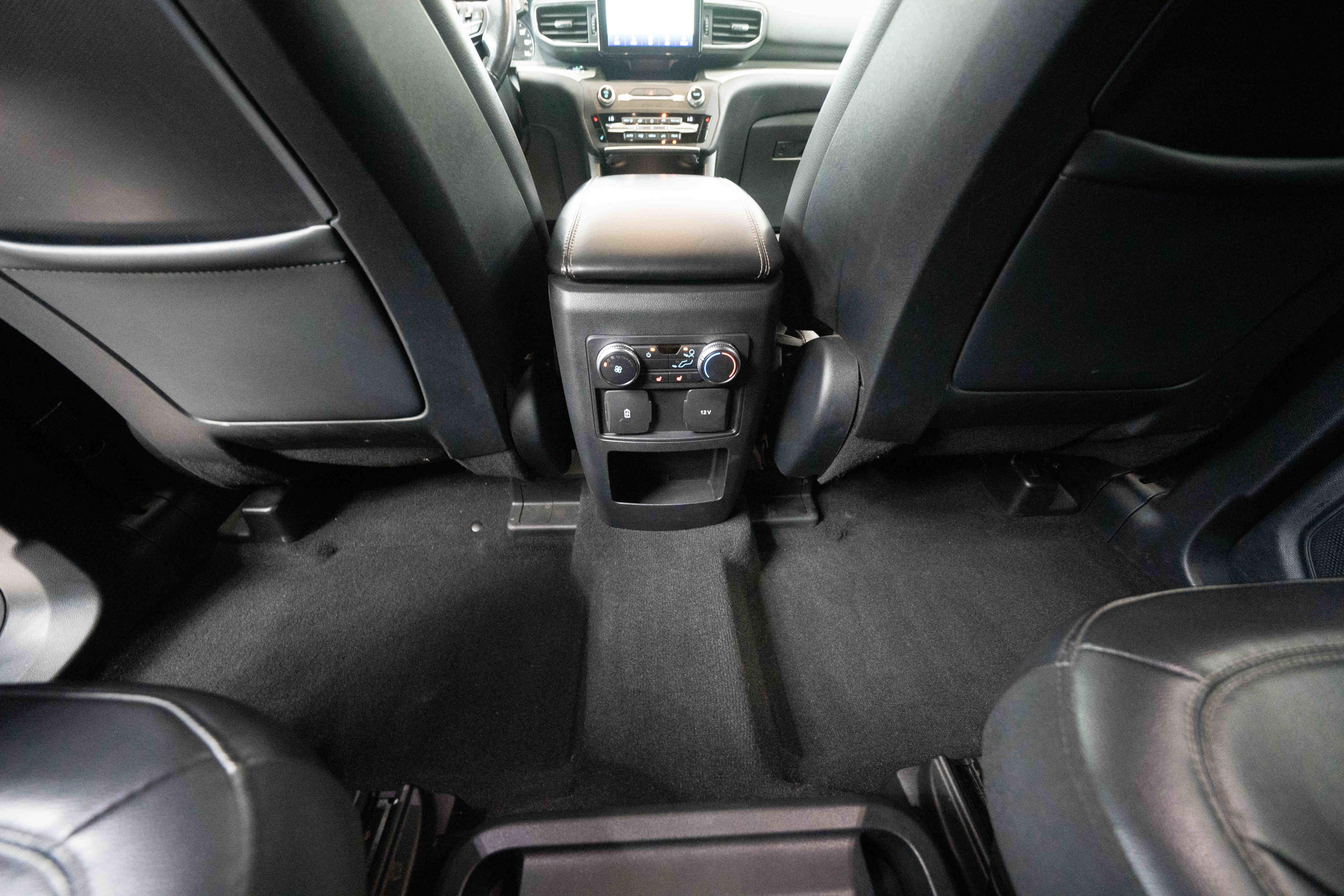 Used 2020 Ford Explorer XLT w/ Equipment Group 202A AWD/4WD image 22
