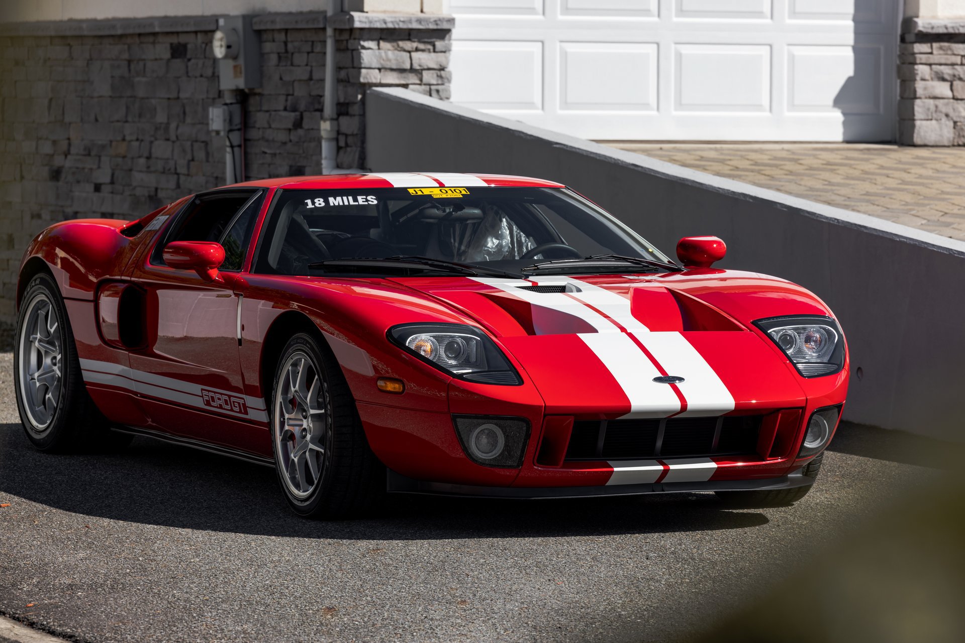 Used 2006 Ford GT RWD image 8