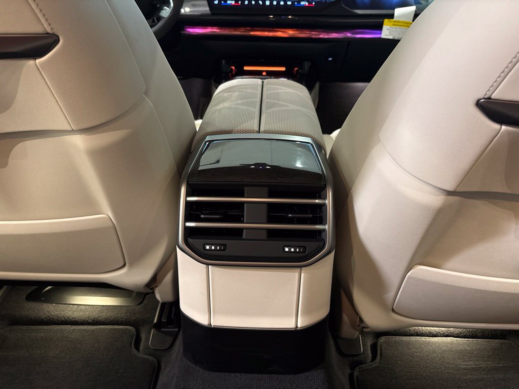 New 2027 BMW 740i RWD image 30